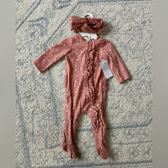 NWT Pink Ditsy Floral Ruffled baby One Piece Matching Headband size 3-6 months - Picture 2 of 7